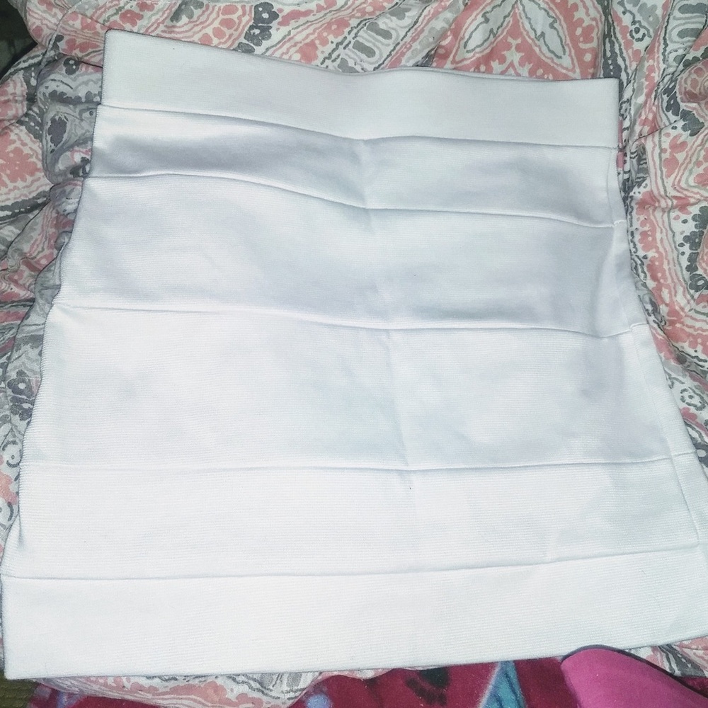 White body central mini skirt